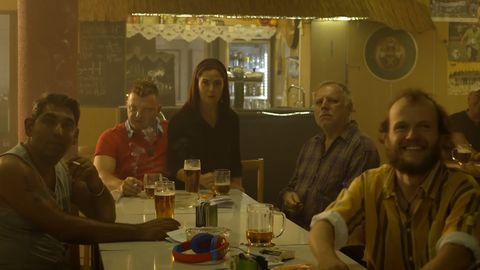 Seriál Most! se vymyká všem současným českým seriálům. Utahuje si z rasismu a chudoby