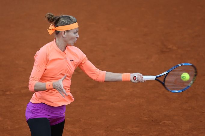 Lucie Šafářová na Prague Open 2017 (v utkání prvního kola proti Slovence Kristíně Kučové)