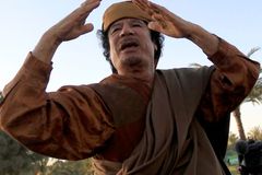 NATO útočícímu v Libyi dochází munice, Kaddáfí řádí dál
