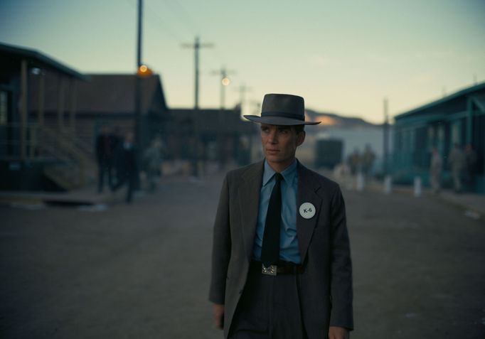 Cillian Murphy jako Robert Oppenheimer.