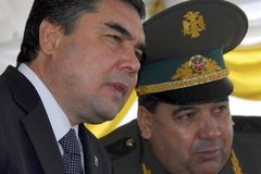 Moskva i Ašgabat popírají zprávy o smrti výstředního prezidenta Turkmenistánu