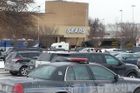 Při střelbě v nákupním centru v USA zemřeli tři lidé