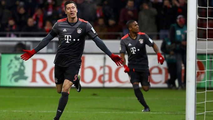 Lewandowski slaví branku Bayernu