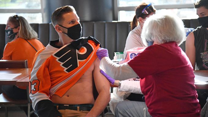 Očkování v americkém městě Philadelphia.
