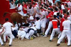 Tradiční býčí závody v Pamploně končí. Zranilo se pět lidí