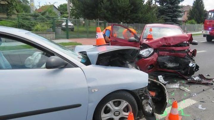 Na dálnici D10 u Horních Počernic se srazilo 12 aut, před nehodou se tvoří kolony
