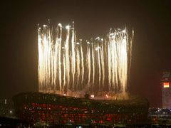 Ohňostroj nad Národním stadionem v Pekingu