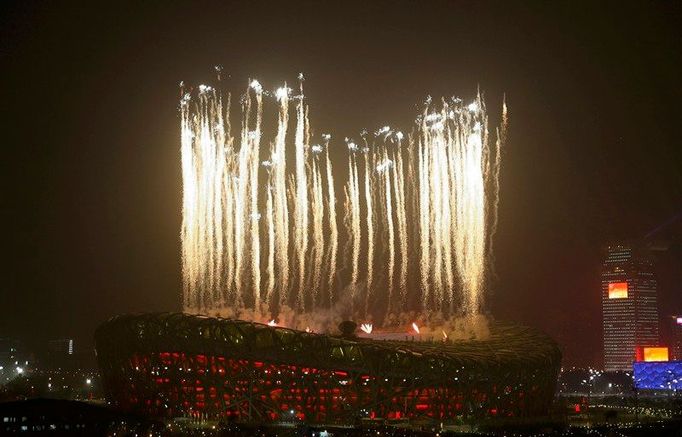 Ohňostroj nad Národním stadionem v Pekingu