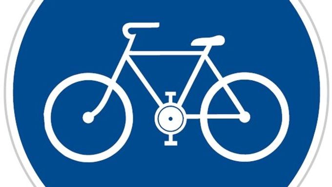 Vláda by ráda, aby u nás do roku 2020 jezdilo ve městech o 25 procent víc a mimo města o 10 procent víc lidí na kolech.