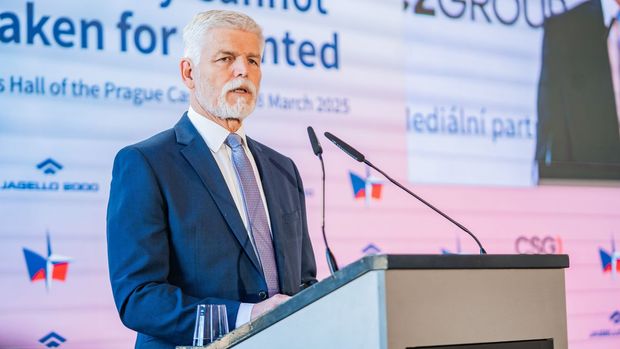 Mnoha lidem v sále zatrnulo. Pavel v projevu nečekaně zavtipkoval, video je hitem