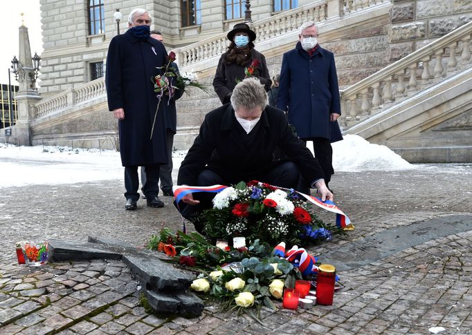 Senátoři uctili památku Jana Palacha u příležitosti 52. výročí jeho upálení.