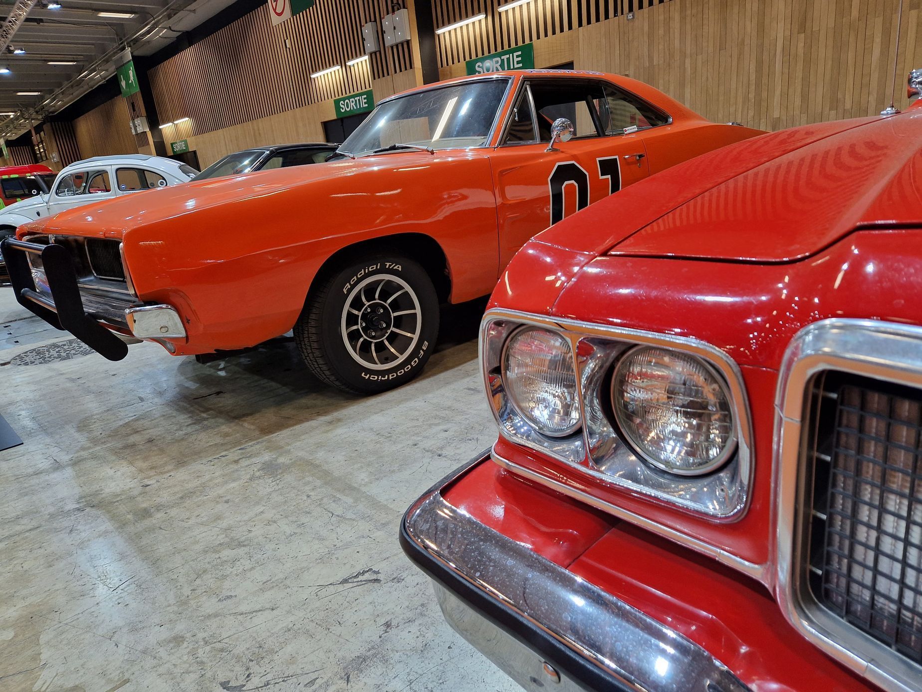 historická a filmová auta autosalon Paříž