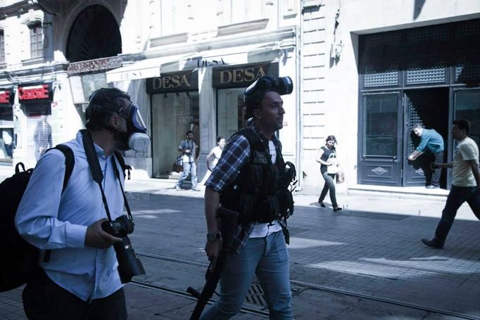 Demonstrace na istanbulském náměstí Taksím očima tureckého fotografa