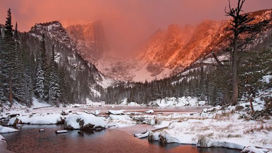 Úchvatné přírodní scenérie Skalnatých hor. Americký národní park slaví výročí