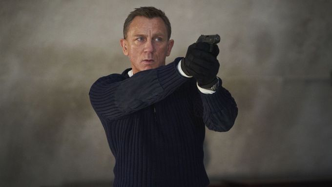 Agenta 007 Jamese Bonda, na kterého Amazon získá práva, hraje poslední roky Daniel Craig.