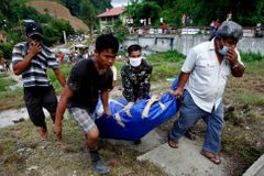 Záplavy na Filipínách: Obětí bude 2000, tvrdí úřady