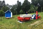 Domek je sestaven z 21 samostatných panelů, má rozlohu sedm metrů čtverečních, je útulný a praktický.