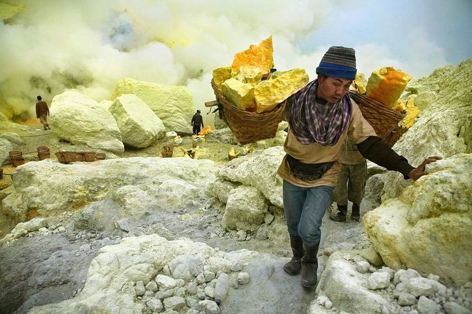 Sulfur miner makes the climb up with a heavy load Sulfur miners in Eastern Java's famous sulfur-belching Ijen crater rely on their sheer muscle power to mine sulfur in some of the most difficult working conditions in the world. Every day they make the grueling 10km journey up and down the crater, sometimes more than once and return to the sulfur collecting base, where their financial reward awaits.