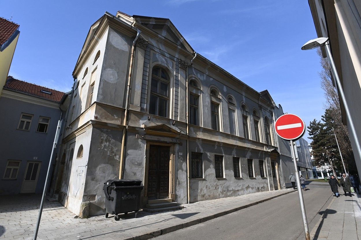 Bývalá synagoga Bet ha-midraš v Demelově ulici, 10. února 2023, Prostějov.