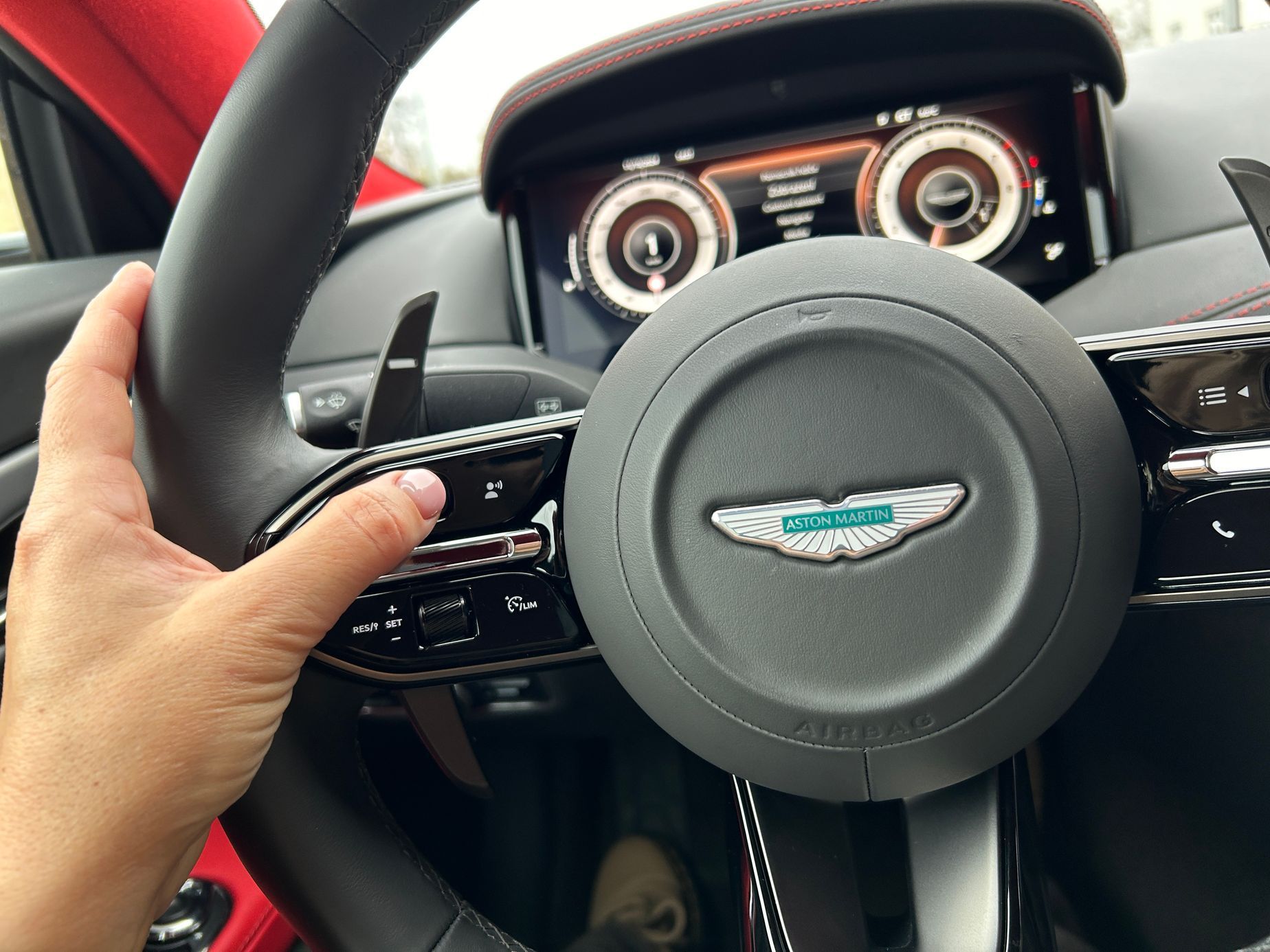 Aston Martin DB12