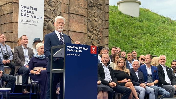 Pavel má potřebný počet podpisů k prezidentské kandidatuře, sesbíral jich 55 tisíc; Zdroj foto: Aktuálně.cz, Radek Bartoníček