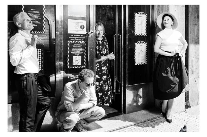 Inscenace Vraťte nám Sofii Lorenovou.