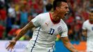 Chile's Eduardo Vargas celebrates scoring a goal during the 2014 World Cup Group B soccer match against Spain at the Maracana stadium in Rio de Janeiro June 18, 2014. REU