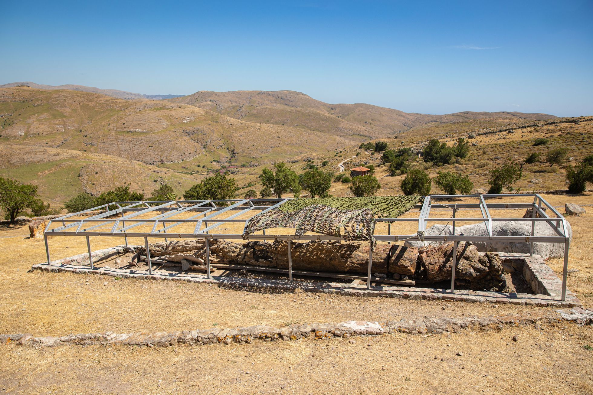 Lesbos turistické tipy, turismus, historie, antické památky, akvadukt, zkamenělý les UNESCO