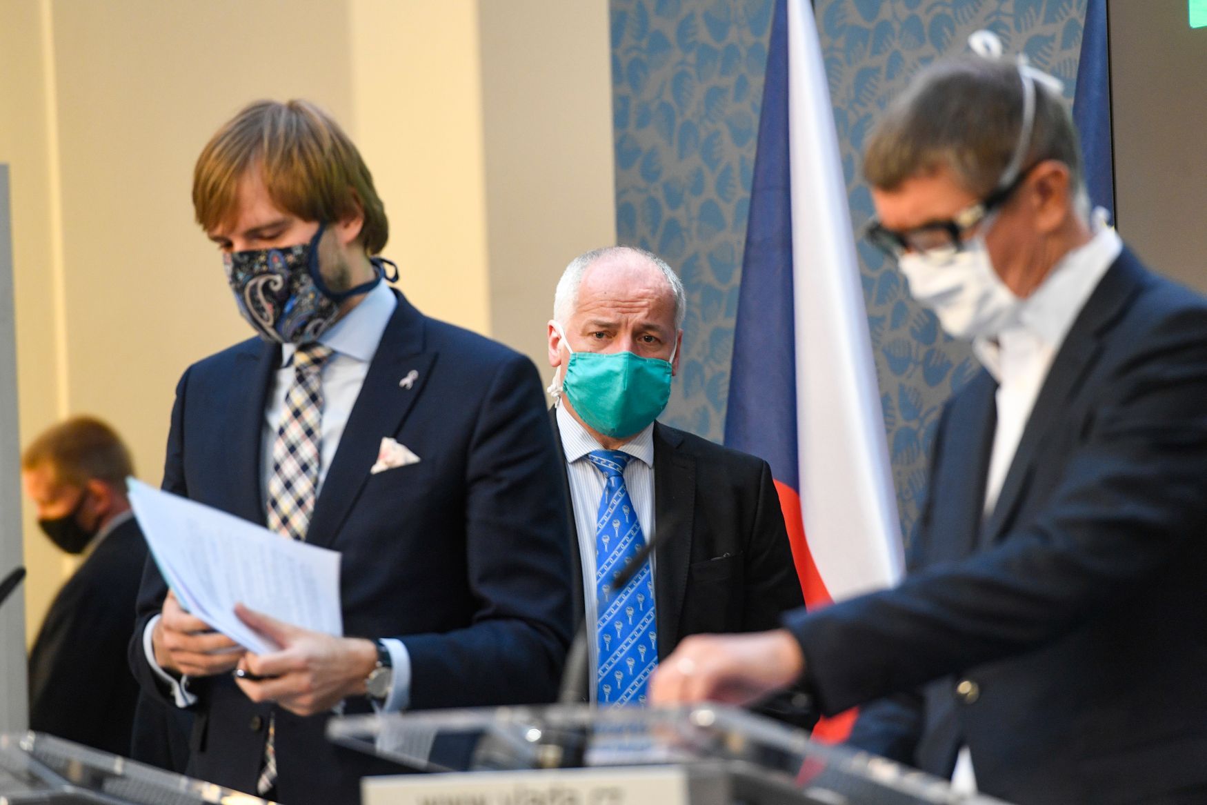 Zprava premiér Andrej Babiš (ANO), náměstek ministra zdravotnictví Roman Prymula a ministr zdravotnictví Adam Vojtěch (za ANO).