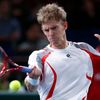 Jihoafrický tenista Kevin Anderson v utkání pařížského turnaje Masters 2012 proti Čechovi Tomáši Berdychovi.