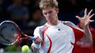 Jihoafrický tenista Kevin Anderson v utkání pařížského turnaje Masters 2012 proti Čechovi Tomáši Berdychovi.