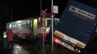Vážná nehoda vlaku a nákladního automobilu na Opavsku.