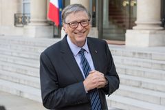 Recenze: Bill Gates nechce lidi očipovat. Chce je zbavit uhlíkových emisí