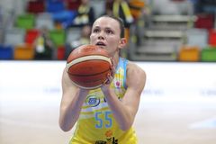 Basketbalistiky USK navázaly na úvodní vystoupení v Eurolize a deklasovaly také Krakov