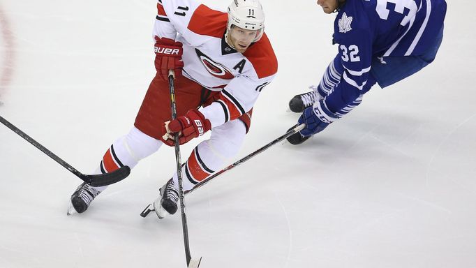 NHL: Carolina Hurricanes Toronto Maple Leafs: Staal a Leivo