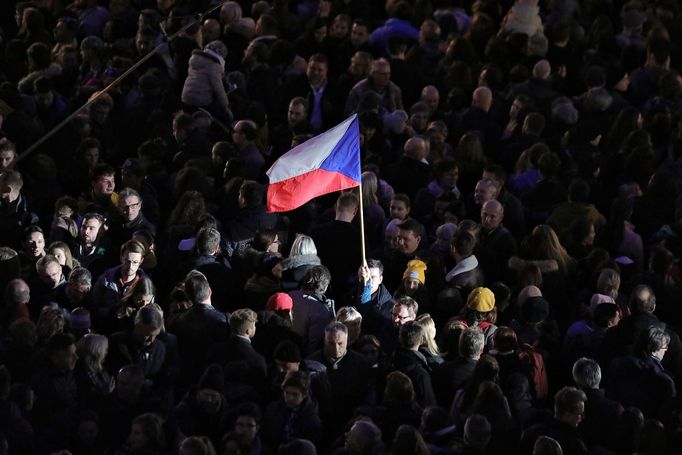 Praha si dnes 17. 11. 2019 připomíná výročí 30 let od sametové revoluce, která vedla k pádu komunistického režimu.