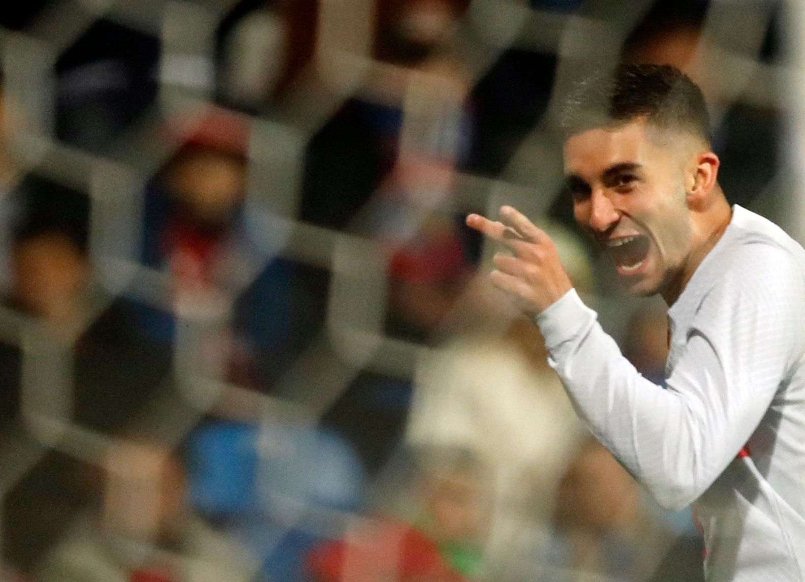 Ferran Torres slaví třetí gól Barcelony v zápase LM Plzeň - Barcelona