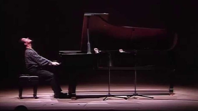 Na záznamu z Tokia roku 1984 hraje Keith Jarrett oscarový muzikálový song Over the Rainbow.