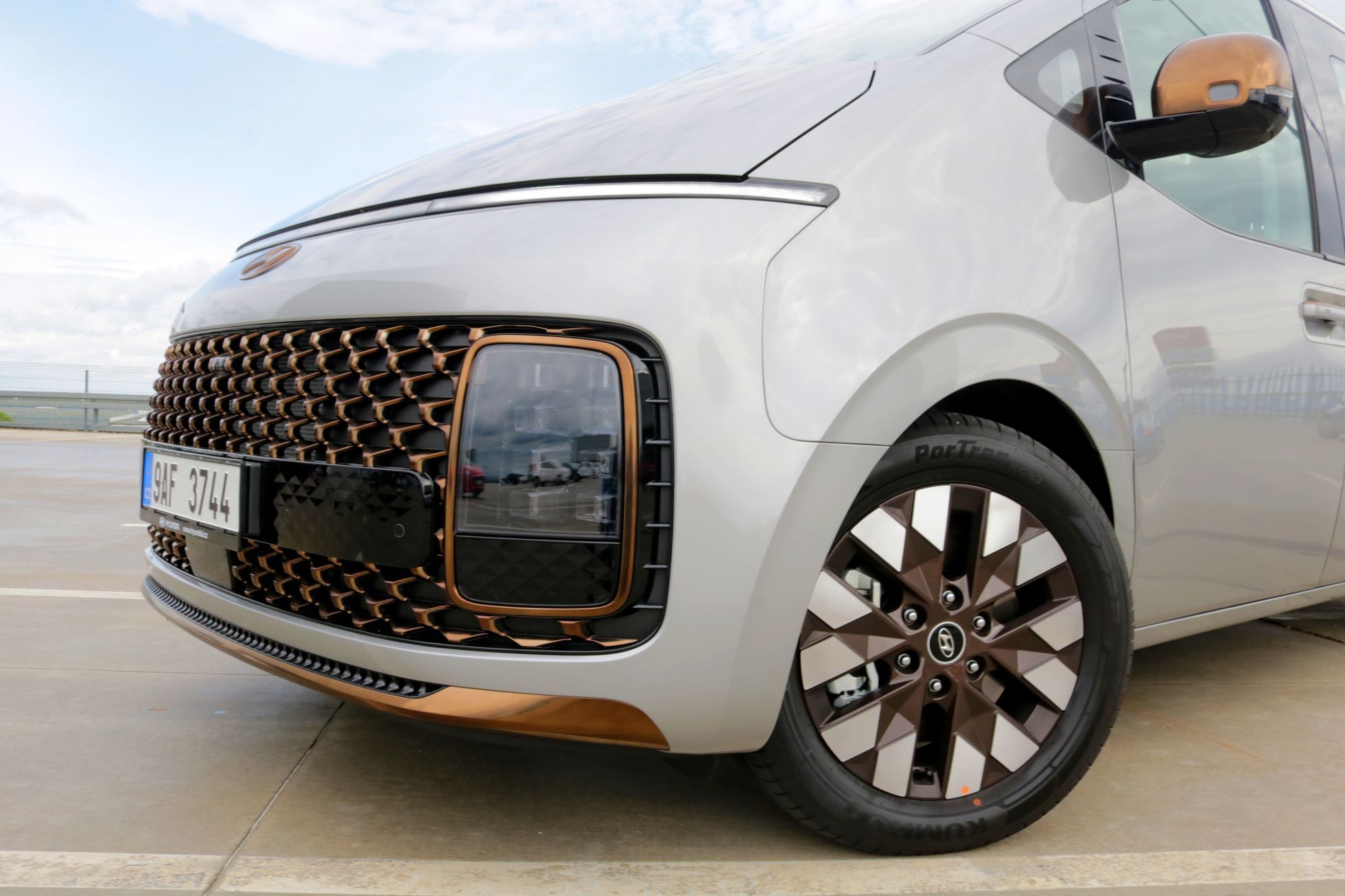 Hyundai Staria